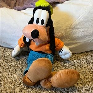 Disney Parks Goofy plush